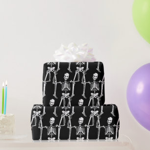 Cool overlappende skeletpatroon op zwart cadeaupapier