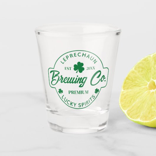 Cool St Patricks Day Party Leprechaun Brewing Co Shot Glas (Voorkant)