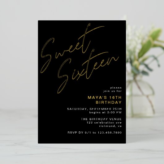 Cool Zwart & Goud Zoet Zestien Glam 16e Verjaardag Folie Uitnodiging (Staand Voorkant)