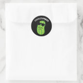 Coolcumber Funny Veggie Cucumber Pun Dark BG Ronde Sticker (Tas)