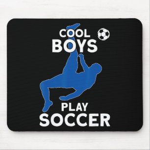 Coole jongens spelen voetbal muismat