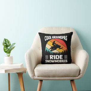 Coole opa's rijden op snowmobiles Vintage zonsonde Kussen