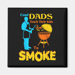 Coole vaders leren hun kinderen om Byrbecue BBQ te Magneet