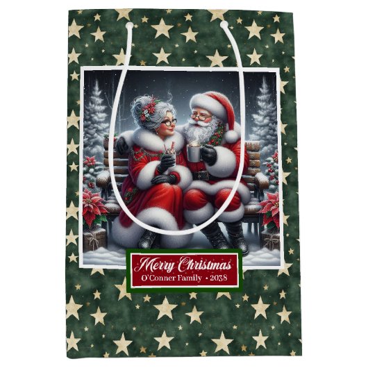 Coolest Mrs Claus Classic Red Christmas Gift Bag Medium Cadeauzakje (Voorkant)