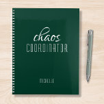 Coordinateur du Chaos Nom personnalisé vert<br><div class="desc">Coordinateur Chaos Green Personnalized Name festuresthe text "chaos coordinateur" dans une amusante typographie de script blanc. Parfait pour cette maman occupée,  enseignant,  chef d'équipe sportive ou patron de travail. Conçu par Evco Studio www.zazzle.com/store/evcostudio</div>