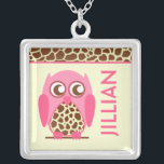 Copie de girafe et collier personnalisé par hibou<br><div class="desc">Un collier comportant une illustration d'une copie de girafe et d'un hibou rose.  Frontière assortie en haut.  Personnalisez avec votre nom à la droite dans le rose.  Articles assortis Look for chez Paperie de Jill.</div>