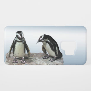 Oiseaux de pingouin avec la caisse de la galaxie