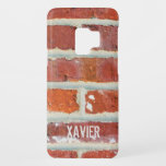 Red Brick Ajouter un nom<br><div class="desc">Toute personne qui aime la brique va adorer cette étui téléphonique dans un design de mur en brique rouge. Ajoutez votre nom pour personnaliser et en faire un unique !</div>