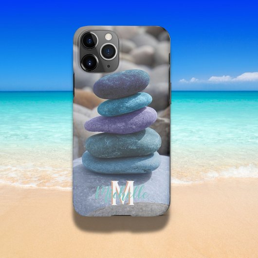 Coque iPhone 11Pro Monogramme M Galets de plage Pierres Bleu Violet