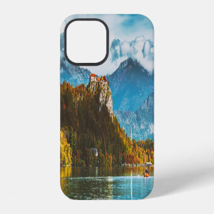 Coque iPhone 12 Château de Bled : Surplombant la falaise slovène.