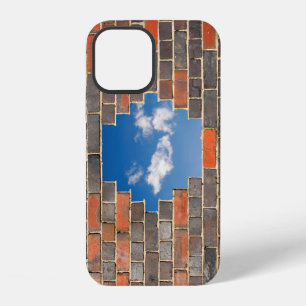 Coque iPhone 12 Ciel à travers un trou dans un mur de briques Case
