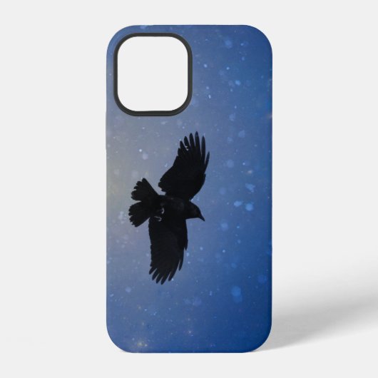 Coque iPhone 12 Corbeau dans un ciel bleu enneigé (Verso)