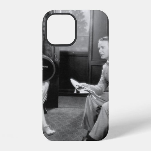 Coque iPhone 12 Couple assis ensemble dans un compartiment d'un tr (Verso)