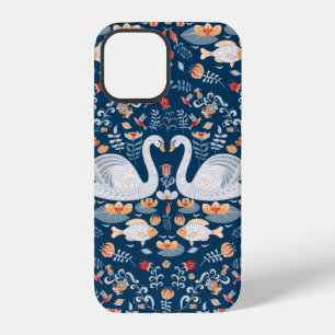 Coque iPhone 12 Cygnes, poissons, fleurs sur fond bleu. Décoratif