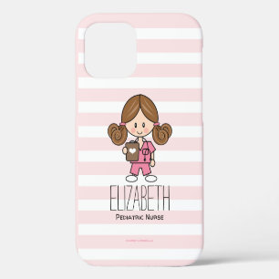 Coque iPhone 12 Infirmière aux cheveux bruns en blouse rose
