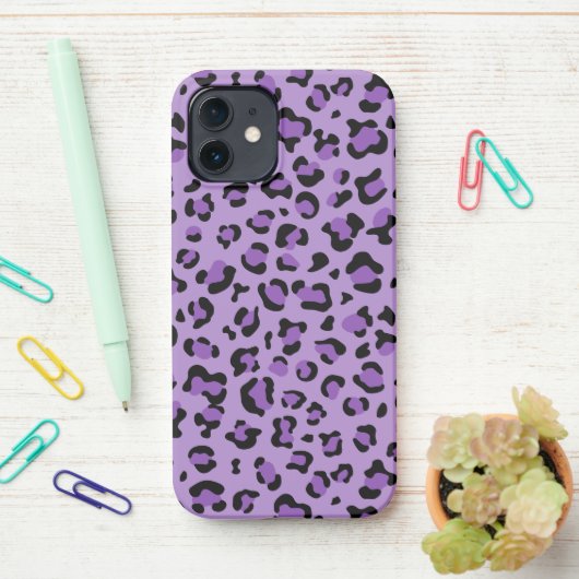 Coque iPhone 12 Leopard Print, Léopard Spots, Purple Leopard (Sur le bureau)