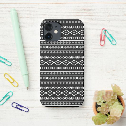 Coque iPhone 12 Mini Formes Aztec Motif gris noir (Sur le bureau)