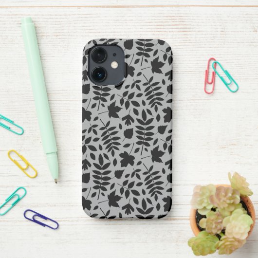Coque iPhone 12 Mini Motif Feuille tombé noir sur gris (Sur le bureau)