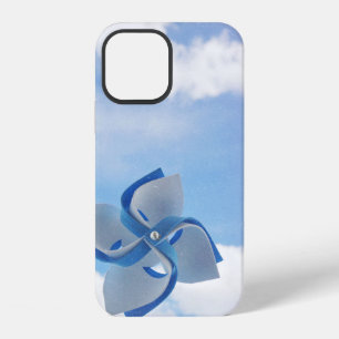 Coque iPhone 12 Moulin à vent portatif blanc et bleu sous un ciel