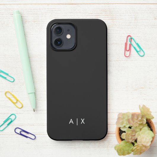 Coque iPhone 12 Nom simple de couple monogrammé (Sur le bureau)