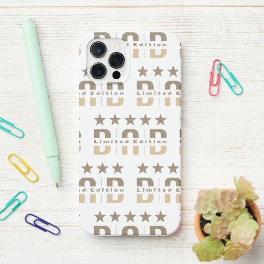 Coque iPhone 12 Pro Papa Limited Edition (Sur le bureau)