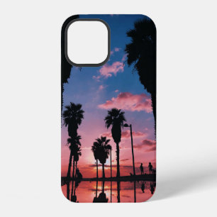 Coque iPhone 12 Silhouette d'arbre sous un ciel nuageux