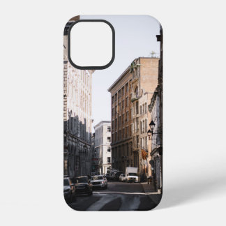 COQUE iPhone 12 VOITURES GARÉES SUR LE CÔTÉ DE LA ROUTE ENTRE BÂTI
