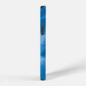 Coque iPhone 12 Vue en contre-plongée de nuages bleus (Côté droit)