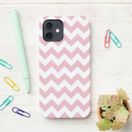 Coque iPhone 12 Zigzag rose, Chevron rose, Motif géométrique (Sur le bureau)