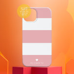 Coque iPhone 15 Pro Gras moderne rose pâle Motif rayé avec coeur<br><div class="desc">Un design minimal avec d'énormes rayures et un endroit pour ajouter votre nom. Un coeur minuscule est inclus juste au-dessus de la zone du monogramme. Un design audacieux mais minimal avec une zone facultative pour ajouter du texte.</div>