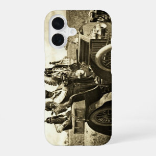 Coque iPhone 16 APACHES , GERONIMO CONDUISANT UNE VOITURE Black Wh