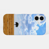 Coque iPhone 16 Arbre dans un champ de blé récolté (Verso Horizontal)