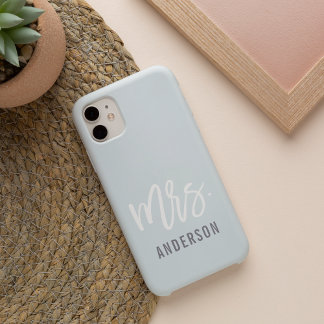 Coque iPhone 16 Bleu Gris Pastel Nouvelle Épouse Nom de Famille