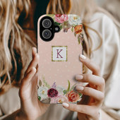 Coque iPhone 16 Boho Blooms Blush Point Monogramme