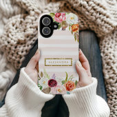 Coque iPhone 16 Boho Blooms Blush Rayure Monogramme