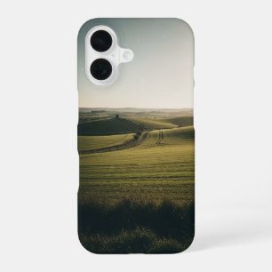 Coque iPhone 16 Campagne vintage avec des collines vertes