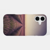 Coque iPhone 16 Champ de lavande vintage (Verso Horizontal)