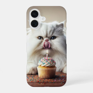 Coque iPhone 16 Chat Persan léchant un Cupcake d'anniversaire