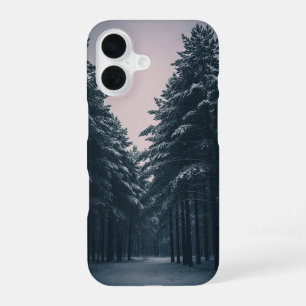 Coque iPhone 16 Chute de neige rétro dans les pins