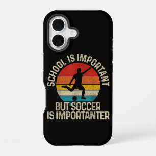 Coque iPhone 16 Citation drôle de football est plus important Reto