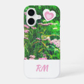Coque iPhone 16 Cœurs de Fleur Sauvage Rose Monogramme (Verso)