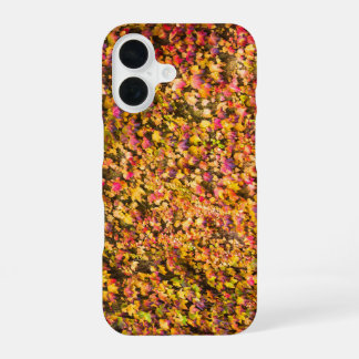 Coque iPhone 16 Couleurs d'automne dorées sur un mur de lierre