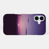 Coque iPhone 16 Crépuscule Vintage Plum (Verso Horizontal)