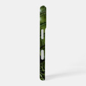 Coque iPhone 16 Cuir de crocodile vert texturé (Côté droit)
