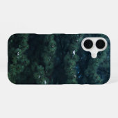 Coque iPhone 16 Dark Green Pine in Falling Snow Case (Verso Horizontal)