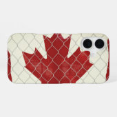 Coque iPhone 16 Drapeau canadien. Clôture à maillons. Rustique. Co (Verso Horizontal)