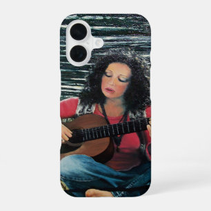 Coque iPhone 16 Femme Jouant De La Musique Avec Guitare Acoustique