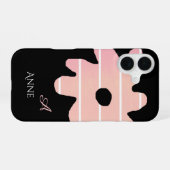Coque iPhone 16 fleur rose striée avec nom et initiale (Verso Horizontal)