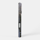 Coque iPhone 16 Forêt d'arbres enneigés (Côté droit)