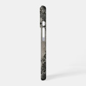 Coque iPhone 16 Initiale monogramme de corbeau gothique au charbon (Côté gauche)